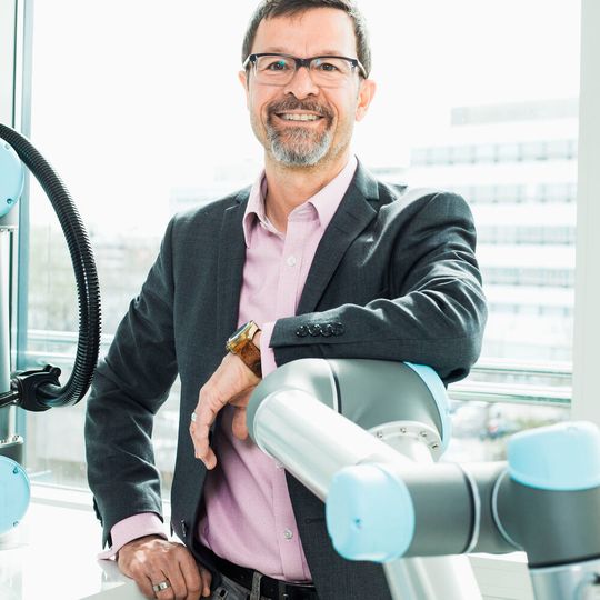 Als Geschäftsführer der Universal Robots (Germany) GmbH und Regional Sales Director West- und Nordeuropa verantwortet Helmut Schmid nun zusätzlich zu den DACH- und Benelux-Ländern auch alle UR-Aktivitäten in Dänemark, Schweden, Norwegen und Finnland. Als Geschäftsführer der Universal Robots (Germany) GmbH und Regional Sales Director West- und Nordeuropa verantwortet Helmut Schmid nun zusätzlich zu den DACH- und Benelux-Ländern auch alle UR-Aktivitäten in Dänemark, Schweden, Norwegen und Finnland.