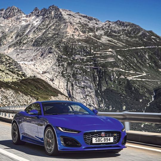 Jaguar hat den sportlichen F-Type zum Modelljahr 2021 umfangreich überarbeitet. Jaguar hat den sportlichen F-Type zum Modelljahr 2021 umfangreich überarbeitet.