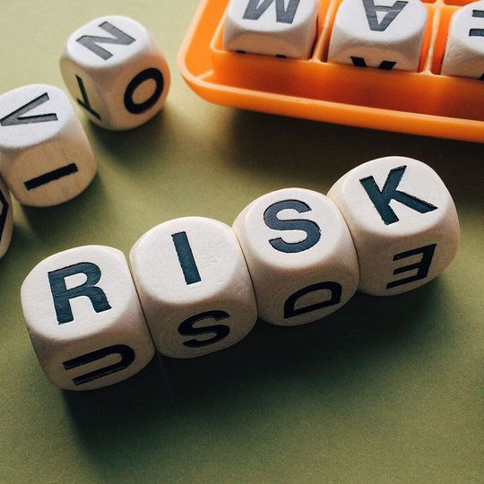 44 Prozent der deutschen IT-Security-Experten gehen davon aus, dass leitende Angestellte in ihrem eigenen Unternehmen Cybersicherheits-Richtlinien aufweichen oder ignorieren und so das Unternehmen in Gefahr bringen. 44 Prozent der deutschen IT-Security-Experten gehen davon aus, dass leitende Angestellte in ihrem eigenen Unternehmen Cybersicherheits-Richtlinien aufweichen oder ignorieren und so das Unternehmen in Gefahr bringen.
