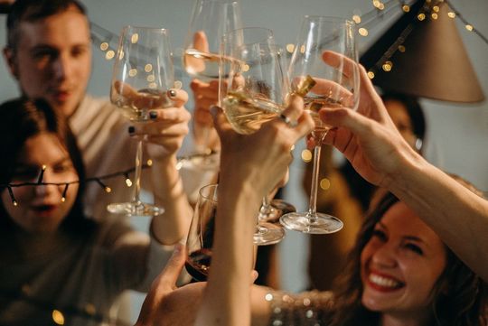 Arbeitgeber sind in der Regel nicht verpflichtet, eine Weihnachtsfeier auszurichten. Umgekehrt müssen Mitarbeiter auch nicht zwingend daran teilnehmen. Arbeitgeber sind in der Regel nicht verpflichtet, eine Weihnachtsfeier auszurichten. Umgekehrt müssen Mitarbeiter auch nicht zwingend daran teilnehmen.