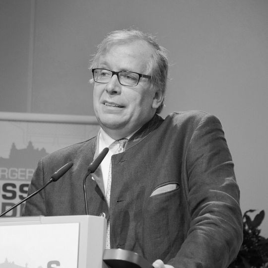 Rechtsanwalt Elmar Fuchs verstarb im Alter von 58 Jahren. Rechtsanwalt Elmar Fuchs verstarb im Alter von 58 Jahren.