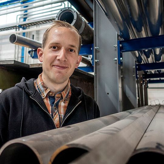 Bjørn Håkon Frodal has researched what happens in the ductile fracture process of aluminium alloys. Specifically, he studies the moldability and ability of the materials to deform without breaking. Bjørn Håkon Frodal has researched what happens in the ductile fracture process of aluminium alloys. Specifically, he studies the moldability and ability of the materials to deform without breaking.