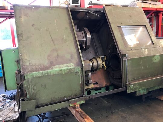 Die Heid-Rohrendbearbeitungsmaschine SDXNCC 808 324 vor der Modernisierung. Die Heid-Rohrendbearbeitungsmaschine SDXNCC 808 324 vor der Modernisierung.