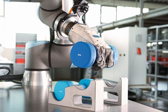 Vergleichbar mit der menschlichen Hand wird die Schunk SIH über  „Sehnen“ in Form von Seilzügen bewegt.