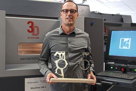 „Erst, wenn Maschinen für die Additive Fertigung einer steten Nutzung standhalten, ist es auch sinnvoll, wenn sie schneller werden”, so Dr. Reiner Nett von Kegelmann Technik. „Erst, wenn Maschinen für die Additive Fertigung einer steten Nutzung standhalten, ist es auch sinnvoll, wenn sie schneller werden”, so Dr. Reiner Nett von Kegelmann Technik.