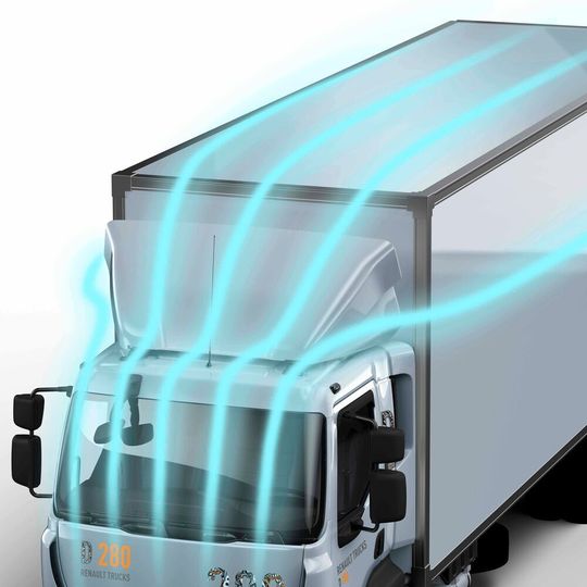 Der optinal erhältliche höhenverstellbare Dachspoiler verbessert die Aerodynamik der Trucks. Der optinal erhältliche höhenverstellbare Dachspoiler verbessert die Aerodynamik der Trucks.
