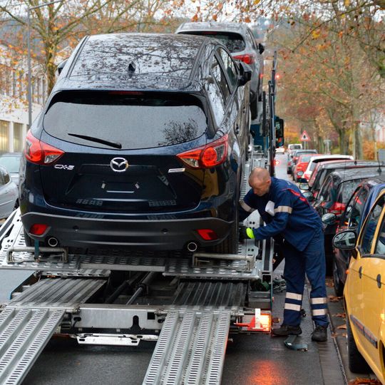 Beim Autovertrieb gibt es in der Corona-Krise weiter Grauzonen. Der Kfz-Landesverband Sachsen rät Händlern, diese zu nutzen. Beim Autovertrieb gibt es in der Corona-Krise weiter Grauzonen. Der Kfz-Landesverband Sachsen rät Händlern, diese zu nutzen.