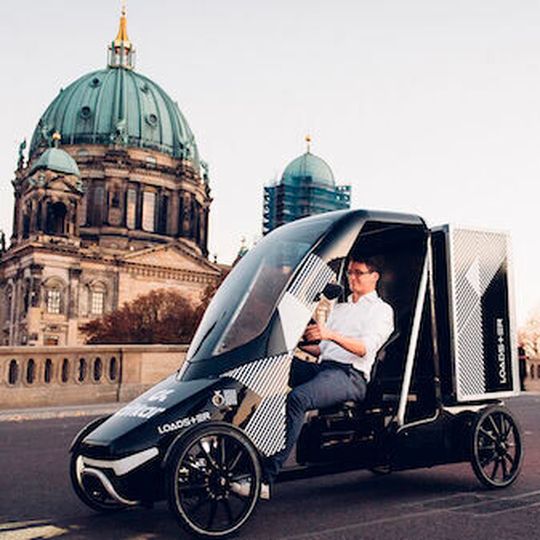 Mit dem Loadster verbraucht man 97 % weniger Kohlendioxid als mit dem Auto mit Verbrennungsmotor. Mit dem Loadster verbraucht man 97 % weniger Kohlendioxid als mit dem Auto mit Verbrennungsmotor.