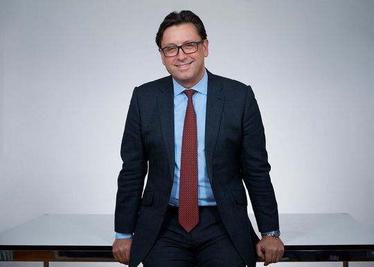 "Diese Übernahme passt perfekt zu unserer Strategie, ein Portfolio mit hochwertigen Aktiva aufzubauen und mit Innovationen führend zu bleiben", sagt Paul Hudson, Chief Executive Officer von Sanofi. "Diese Übernahme passt perfekt zu unserer Strategie, ein Portfolio mit hochwertigen Aktiva aufzubauen und mit Innovationen führend zu bleiben", sagt Paul Hudson, Chief Executive Officer von Sanofi.