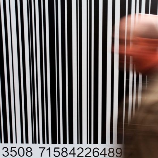 Vor 25 Jahren trat der QR-Code neben den hier dargestellten Barcode. Zum Jubiläum kommt die Frage auf, ob es dafür ein Sicherheitsupdate benötigt. Vor 25 Jahren trat der QR-Code neben den hier dargestellten Barcode. Zum Jubiläum kommt die Frage auf, ob es dafür ein Sicherheitsupdate benötigt.