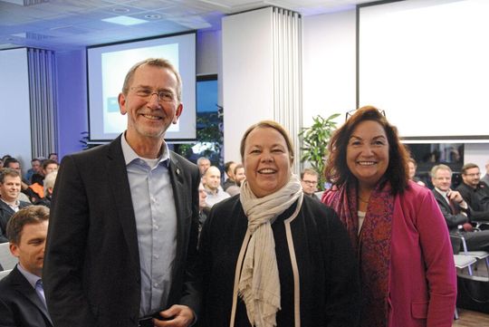 Unterstützen die Nachrüstung: (v.li.) Frank Mund (Präsident Kfz-Gewerbe NRW), Ursula Heinen-Esser (NRW-Umweltministerin) und Claudia Schottmann (NRW-Landtagsabgeordnete).