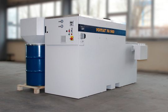Reinheit in der Qualitätsklasse NAS 7 (3 bis 5 µm) stellen Feinstfiltrationsanlagen (hier die FA 960) von Vomat bereit. Von der Einzel- bis hin zur großindustriellen Zentralanlage würden die Anlagen optimal an den jeweiligen Workflow angepasst. Reinheit in der Qualitätsklasse NAS 7 (3 bis 5 µm) stellen Feinstfiltrationsanlagen (hier die FA 960) von Vomat bereit. Von der Einzel- bis hin zur großindustriellen Zentralanlage würden die Anlagen optimal an den jeweiligen Workflow angepasst.