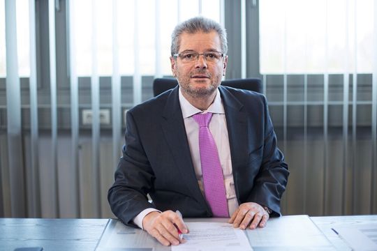 Seit 2008 ist Ekrem Sirman Vorstandsvorsitzender der Harmonic Drive AG. Zum Jahresende wird er das Unternehmen verlassen. Seit 2008 ist Ekrem Sirman Vorstandsvorsitzender der Harmonic Drive AG. Zum Jahresende wird er das Unternehmen verlassen.