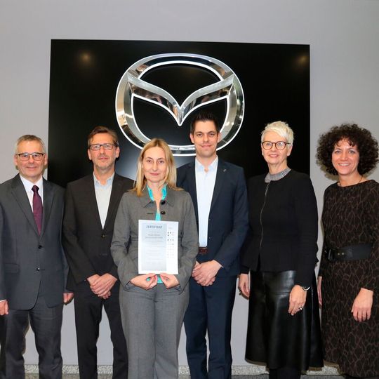 Erfolgreiche Zertifizierung: Mazda Motors darf weiter zum Geprüften Serviceberater schulen. Erfolgreiche Zertifizierung: Mazda Motors darf weiter zum Geprüften Serviceberater schulen.