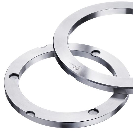 The locating ring adapters come in a variety of diameters. The locating ring adapters come in a variety of diameters.