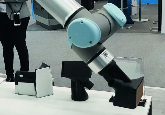 Mit der Fertigungsstation Method X können z.B. Roboter-Werkzeuge wie diese Saugdüse gefertigt werden.