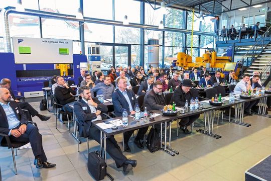 Rund 80 Maschinenhersteller, Technologieanbieter, Systemintegratoren und Softwareentwickler kamen zum Community Event 2019 am Verbandssitz des Industry Business Network 4.0 im Microstep Competence Center im bayerischen Bad Wörishofen zusammen. Rund 80 Maschinenhersteller, Technologieanbieter, Systemintegratoren und Softwareentwickler kamen zum Community Event 2019 am Verbandssitz des Industry Business Network 4.0 im Microstep Competence Center im bayerischen Bad Wörishofen zusammen.