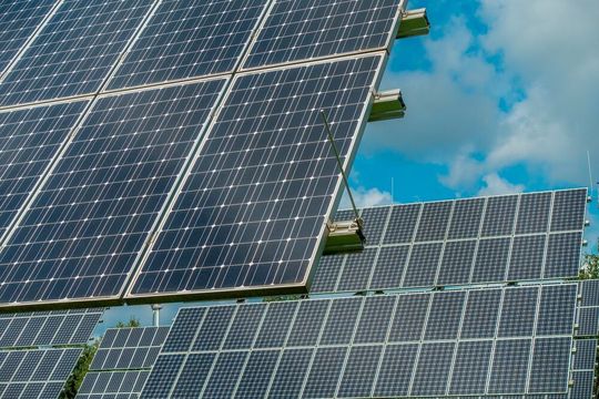 Bessere Solarzellen für die Stromerzeugung sind eine Möglichkeit, die Treibhausgasemissionen zu verringern. Bessere Solarzellen für die Stromerzeugung sind eine Möglichkeit, die Treibhausgasemissionen zu verringern.