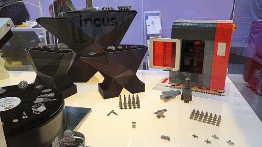 Die Maschine der Hammer-Serie nutzt die Photopolymerisation für die additive Herstellung von Metallkomponenten.