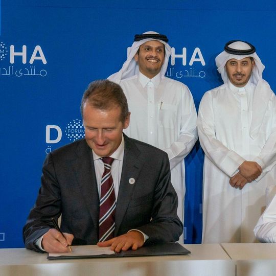 Volkswagen-CEO Herbert Diess bei der Vertragsunterzeichnung in Doha. Volkswagen-CEO Herbert Diess bei der Vertragsunterzeichnung in Doha.