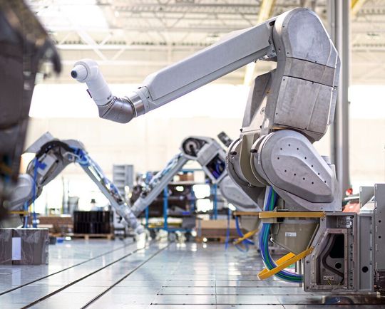 Lackierroboter der Serie Ecopaint von Dürr kommen bei BMW in China und Ungarn zum Einsatz. Lackierroboter der Serie Ecopaint von Dürr kommen bei BMW in China und Ungarn zum Einsatz.