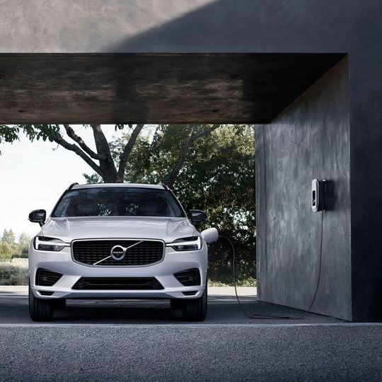 Volvo hat ein neues Leasingpaket für Plug-in-Hybridmodelle geschnürt, das die Wallbox samt Montage beinhaltet. Volvo hat ein neues Leasingpaket für Plug-in-Hybridmodelle geschnürt, das die Wallbox samt Montage beinhaltet.