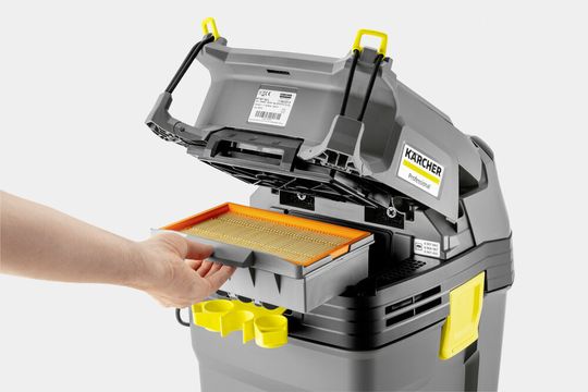 Flachfaltenfilter sind bei großer Filterfläche sehr kompakt gebaut. Der Wechsel kann ohne direkten Schmutzkontakt erfolgen.