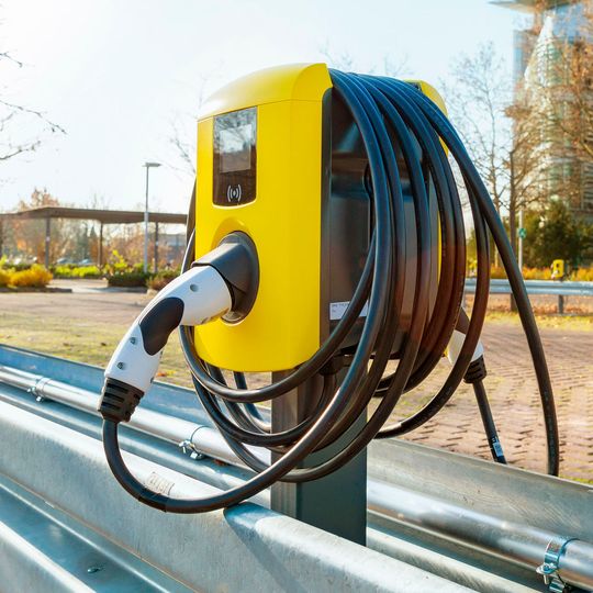 Mit einem seit Jahresbeginn laufenden Infrastrukturprojekt strebt Rüsselsheim die höchste Ladesäulendichte in der EU an. Mit einem seit Jahresbeginn laufenden Infrastrukturprojekt strebt Rüsselsheim die höchste Ladesäulendichte in der EU an.
