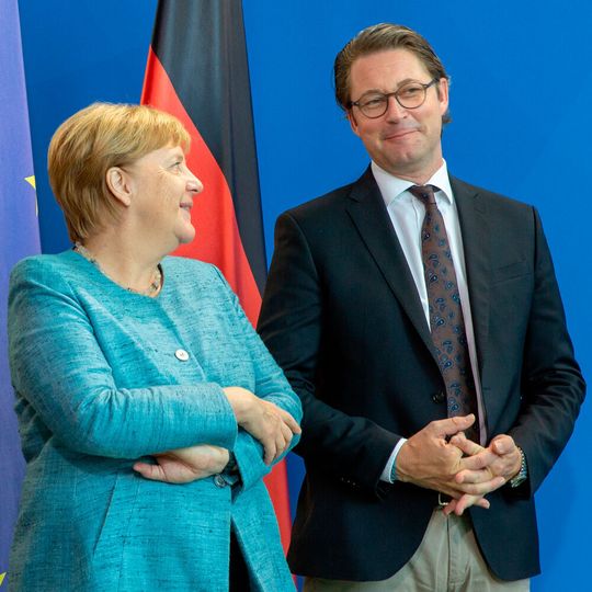 Ziemlich beste Freunde: Bundeskanzlerin Angela Merkel und Verkehrsminister Andreas Scheuer. Ziemlich beste Freunde: Bundeskanzlerin Angela Merkel und Verkehrsminister Andreas Scheuer.