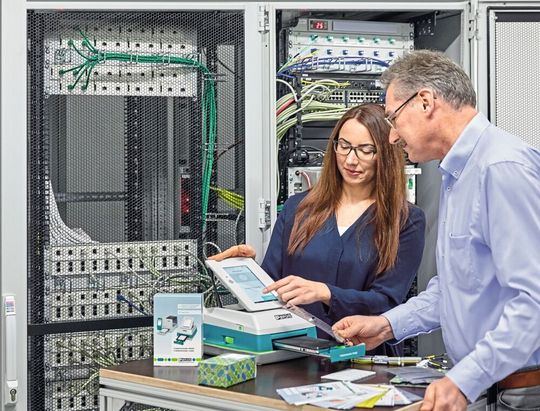 Kennzeichnungen schnell und flexibel: Ein umfangreiches Service-Paket unterstützt den Anwender im gesamten Markierungsprozess. Kennzeichnungen schnell und flexibel: Ein umfangreiches Service-Paket unterstützt den Anwender im gesamten Markierungsprozess.