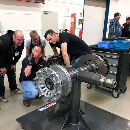 SAF-Holland bündelt seine Profilehrgänge zentral in der SAF-Holland Academy in Aschaffenburg, bietet aber auch externe Fortbildungen in Partnerfirmen oder Bildungsstätten an. SAF-Holland bündelt seine Profilehrgänge zentral in der SAF-Holland Academy in Aschaffenburg, bietet aber auch externe Fortbildungen in Partnerfirmen oder Bildungsstätten an.