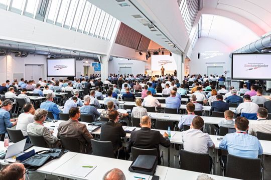 Anwenderkongress Steckverbinder: Vom 29. Juni bis 1. Juli 2020 trifft sich die Steckverbinderbranche in Würzburg. Geben Sie Ihr Knowhow in einem Vortrag oder einer Posterpräsentation an das Fachpublikum weiter. Anwenderkongress Steckverbinder: Vom 29. Juni bis 1. Juli 2020 trifft sich die Steckverbinderbranche in Würzburg. Geben Sie Ihr Knowhow in einem Vortrag oder einer Posterpräsentation an das Fachpublikum weiter.