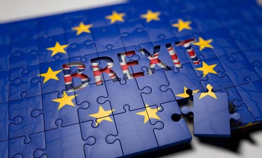 Großbritannien sollte nach Auffassung des VCI möglichst eng mit der EU und ihrem Binnenmarkt verzahnt bleiben. Großbritannien sollte nach Auffassung des VCI möglichst eng mit der EU und ihrem Binnenmarkt verzahnt bleiben.