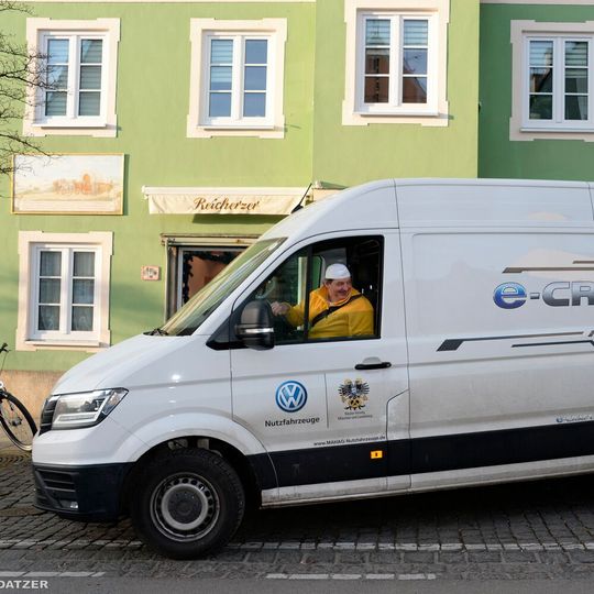 Praxis-Test des e-Crafter von Volkswagen Nutzfahrzeuge in München und Umgebung: Semmeln und weitere Backwaren werden lokal emissionsfrei zu den Verkaufsstellen geliefert. Praxis-Test des e-Crafter von Volkswagen Nutzfahrzeuge in München und Umgebung: Semmeln und weitere Backwaren werden lokal emissionsfrei zu den Verkaufsstellen geliefert.