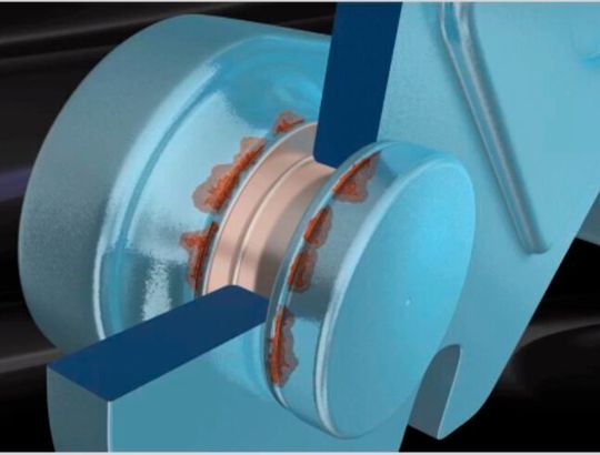 Das Bild zeigt die Bereiche, an denen der Lack nach dem ersten Bewegen des Scharniers abblättert. Dort, wo der Lack abgeblättert ist, ist das Metallgehäuse eher durch Korrosion bedroht. Das Bild zeigt die Bereiche, an denen der Lack nach dem ersten Bewegen des Scharniers abblättert. Dort, wo der Lack abgeblättert ist, ist das Metallgehäuse eher durch Korrosion bedroht.