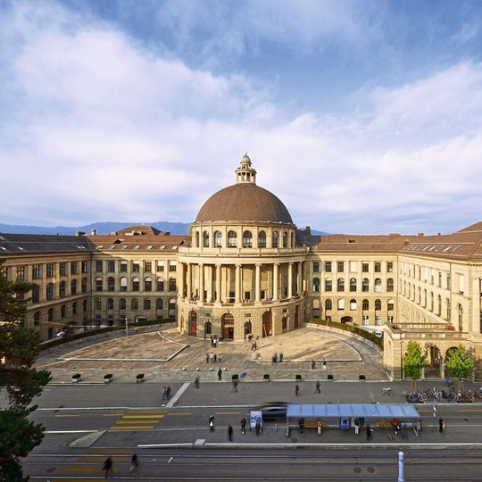 Die ETH Zürich unterstützt seit den neunziger Jahren die Gründung von Firmen auf Basis von Forschungsergebnissen, um die Umsetzung solcher Ergebnisse in marktreife Produkte und damit die Schaffung von neuen Arbeitsplätzen voranzutreiben. Seit 1996 sind so bereits 437 Spin-offs an der ETH Zürich entstanden. Die ETH Zürich unterstützt seit den neunziger Jahren die Gründung von Firmen auf Basis von Forschungsergebnissen, um die Umsetzung solcher Ergebnisse in marktreife Produkte und damit die Schaffung von neuen Arbeitsplätzen voranzutreiben. Seit 1996 sind so bereits 437 Spin-offs an der ETH Zürich entstanden.