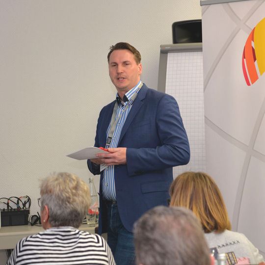 Referent Tobias Kolesnyk während eines Kompaktseminars. Referent Tobias Kolesnyk während eines Kompaktseminars.