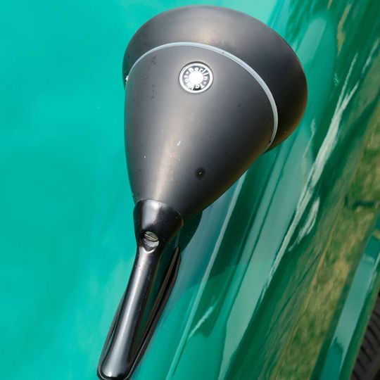 Nicht jeder Pkw-Außenrückspiegel mit trichterförmigem Gehäusegrundkörper ist ein Talbot-Spiegel – dieser allerdings schon. Auf ihrer Website erklärt die Oldtimerversicherung den Unterschied. Nicht jeder Pkw-Außenrückspiegel mit trichterförmigem Gehäusegrundkörper ist ein Talbot-Spiegel – dieser allerdings schon. Auf ihrer Website erklärt die Oldtimerversicherung den Unterschied.