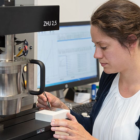 Systematik statt Zufall: Die Werkstoffe der Zukunft werden am Computer endeckt. Systematik statt Zufall: Die Werkstoffe der Zukunft werden am Computer endeckt.