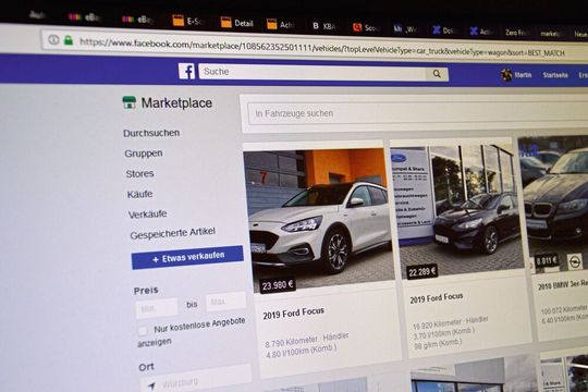 Fahrzeuge auf Facebook anbieten heißt nicht nur Anzeigen schalten. Händler können ihre Inserate auch in das Kleinanzeigenangebot „Marketplace“ übertragen. Facebook will die Sparte weiterentwickeln. Fahrzeuge auf Facebook anbieten heißt nicht nur Anzeigen schalten. Händler können ihre Inserate auch in das Kleinanzeigenangebot „Marketplace“ übertragen. Facebook will die Sparte weiterentwickeln.