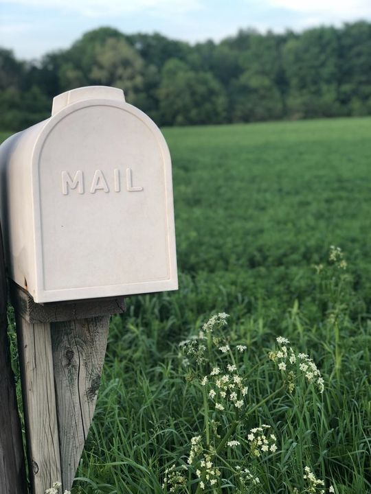 Die E-Mail ist eine kostengünstige Möglichkeit, mit Kunden und Geschäftspartnern in Kontakt zu treten. Die E-Mail ist eine kostengünstige Möglichkeit, mit Kunden und Geschäftspartnern in Kontakt zu treten.