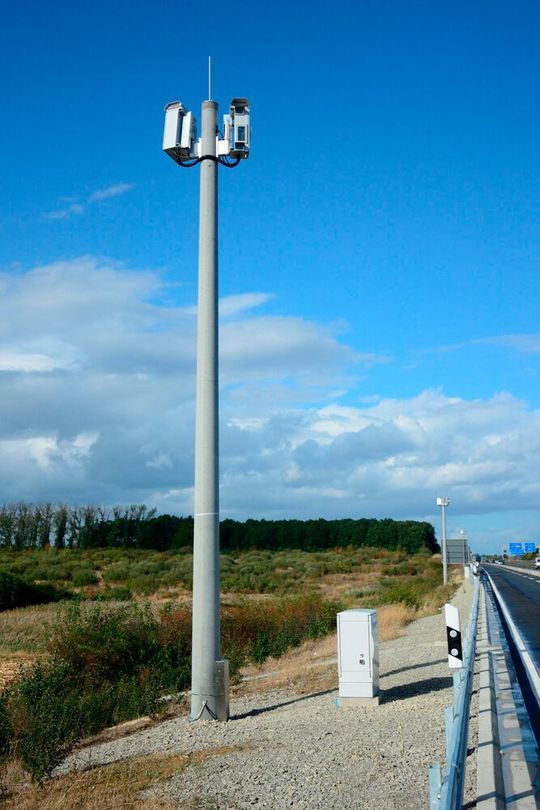 Insgesamt 71 dieser Erfassungsmasten installierten die Forscher entlang der Autobahn A39 in Niedersachsen.
