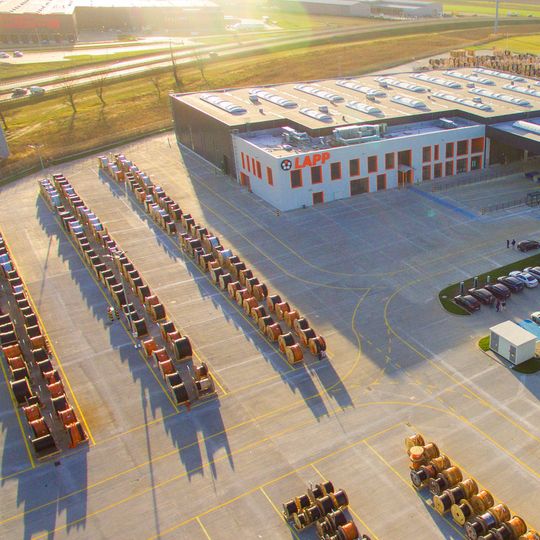 Im Logistikzentrum bei Breslau stehen über 90.000 m² Lagerfläche zur Verfügung. Im Logistikzentrum bei Breslau stehen über 90.000 m² Lagerfläche zur Verfügung.