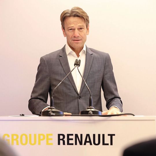 Uwe Hochgeschurtz, Vorstandsvorsitzender von Renault Deutschland, erwartet eine deutliche Absatzsteigerung der elektrifizierten Renault-Modelle. Uwe Hochgeschurtz, Vorstandsvorsitzender von Renault Deutschland, erwartet eine deutliche Absatzsteigerung der elektrifizierten Renault-Modelle.