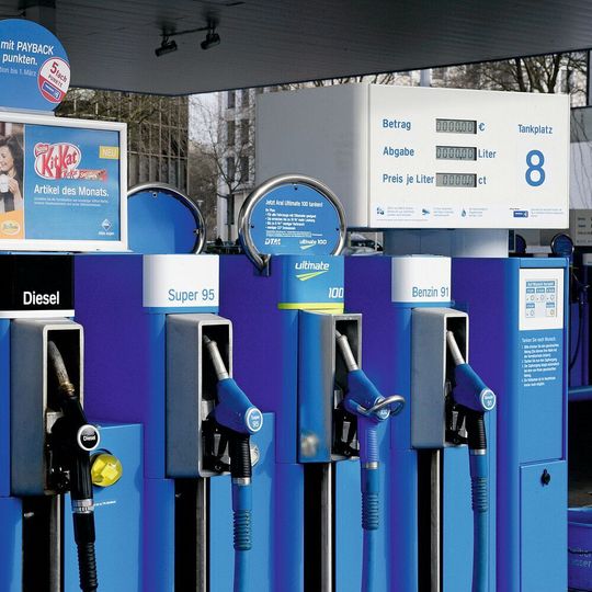 Die Benzin- und Dieselpreise sind zuletzt gestiegen, von Höchstständen sind sie aber noch einiges entfernt. Die Benzin- und Dieselpreise sind zuletzt gestiegen, von Höchstständen sind sie aber noch einiges entfernt.