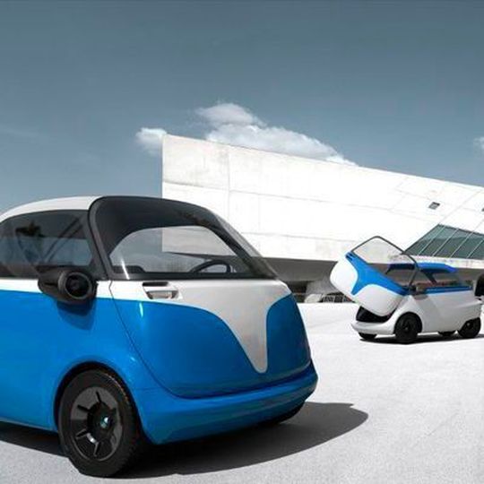 Herzstück des Microlino soll ein 24-Ps-Elektromotor werden, dessen gesamte Batteriekapazität nach nur vier Stunden Ladezeit aufgefüllt sein soll. Für den Ladevorgang wird keine eigene Ladestation benötigt, sondern kann mit jeder haushaltsüblichen Steckdose geladen werden. Herzstück des Microlino soll ein 24-Ps-Elektromotor werden, dessen gesamte Batteriekapazität nach nur vier Stunden Ladezeit aufgefüllt sein soll. Für den Ladevorgang wird keine eigene Ladestation benötigt, sondern kann mit jeder haushaltsüblichen Steckdose geladen werden.