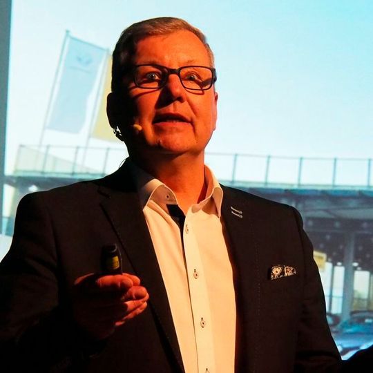 Michael Zimbal, Geschäftsführer der Hermann-Gruppe, erläuterte die Ziele des großen Autohändlers für 2020. Michael Zimbal, Geschäftsführer der Hermann-Gruppe, erläuterte die Ziele des großen Autohändlers für 2020.