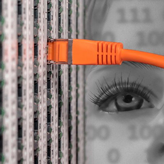 TEMPEST ist ein Verfahren zum Abhören elektronischer Geräte durch unbeabsichtigt ausgesandte elektromagnetische Strahlung. TEMPEST ist ein Verfahren zum Abhören elektronischer Geräte durch unbeabsichtigt ausgesandte elektromagnetische Strahlung.