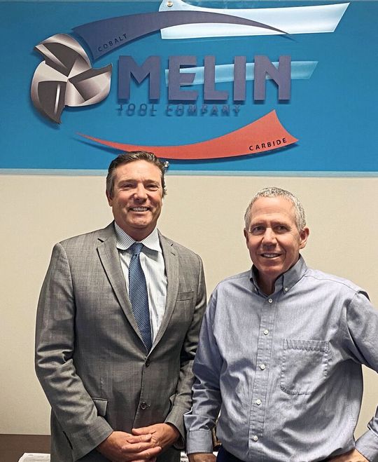 V. l.: Richard Garrick (President World West Region) and Michael Wochna (President Melin Tool Company). V. l.: Richard Garrick (President World West Region) and Michael Wochna (President Melin Tool Company).