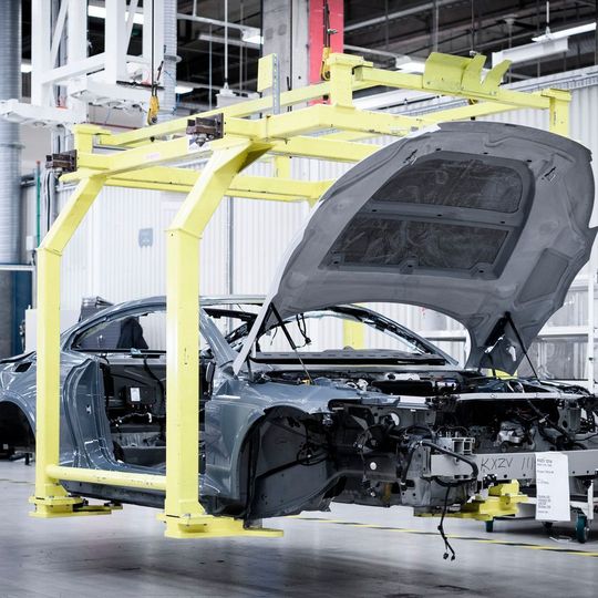 Ohne den Schwenk zur Elektromobilität wie hier bei Polestar werden in der heimischen Automobilindustrie viele Arbeitsplätze verloren gehen. Ohne den Schwenk zur Elektromobilität wie hier bei Polestar werden in der heimischen Automobilindustrie viele Arbeitsplätze verloren gehen.